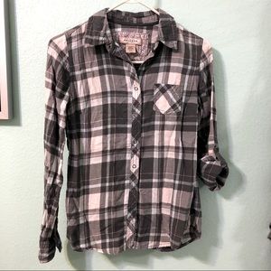 🧚🏽‍♀️3/$15 White and Gray Plaid Shirt